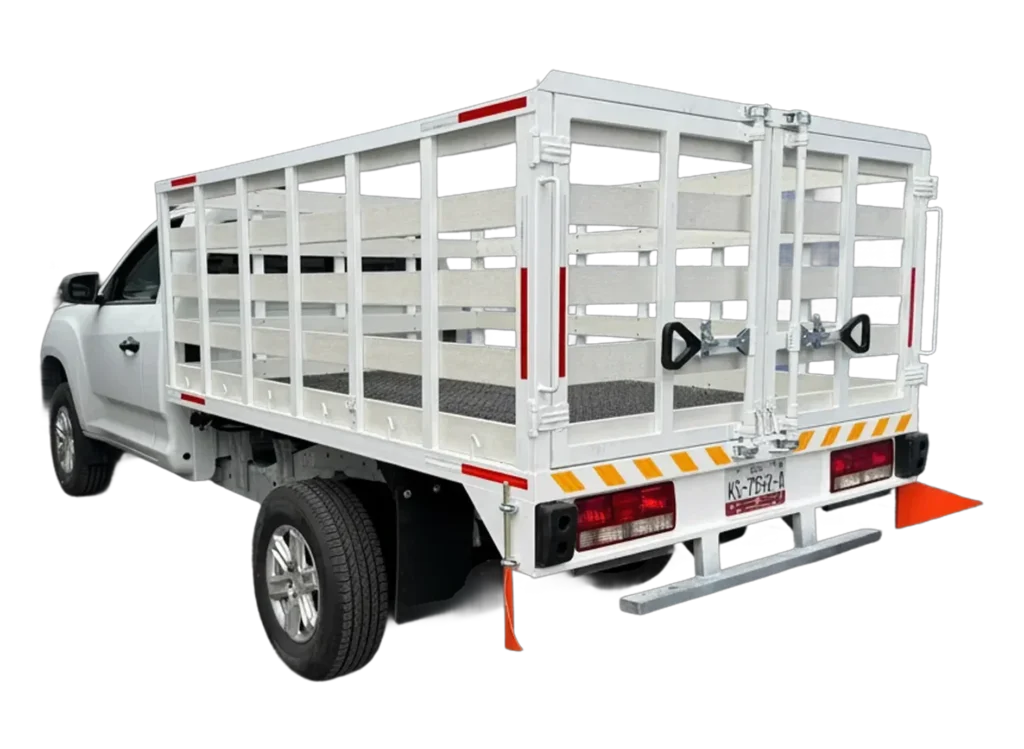 Vehículo utilitario con redilas abiertas de plastitabla para carga y uso rudo